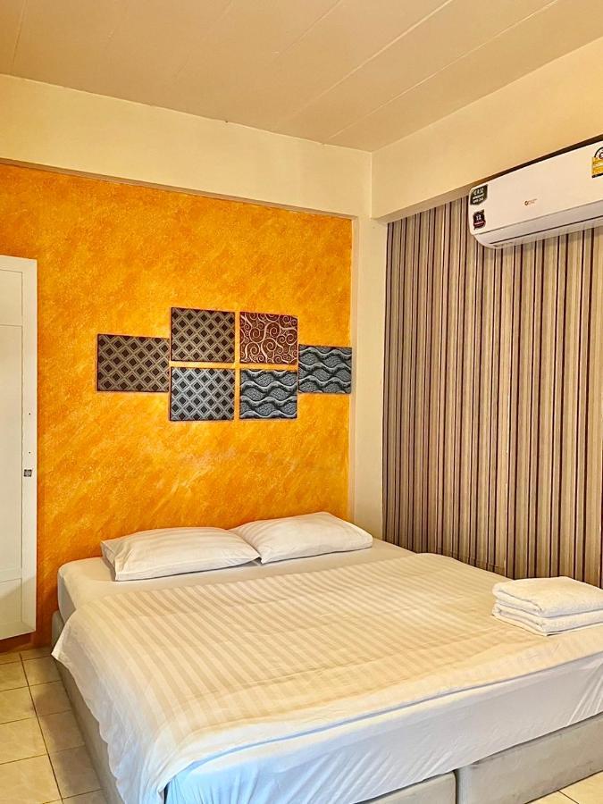 Sodsai Garden Aparthotel Bangkok Exteriör bild