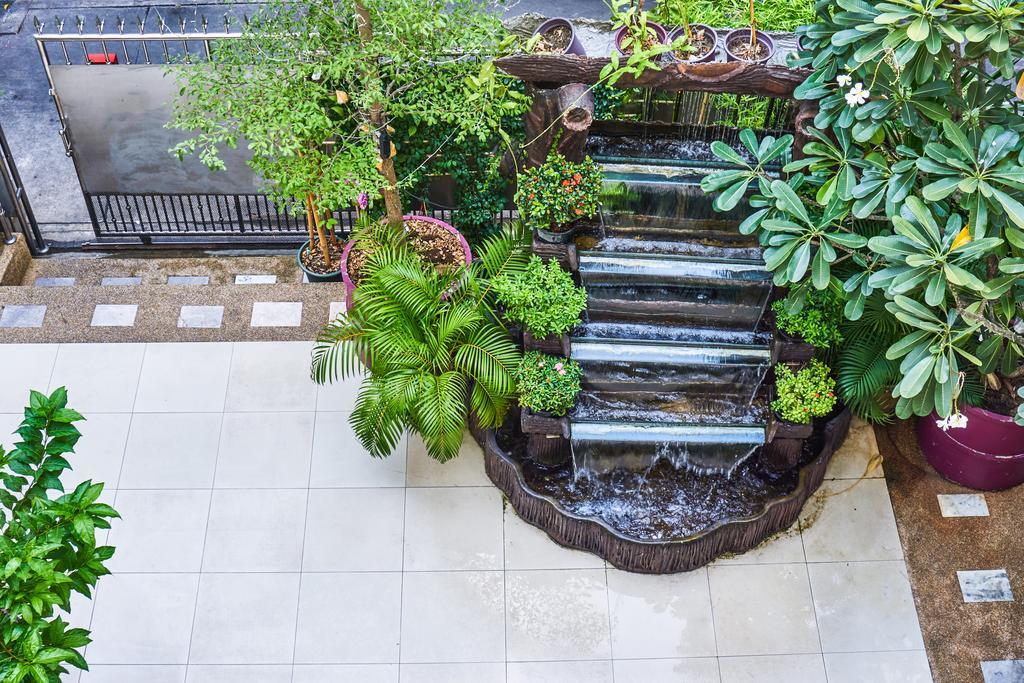 Sodsai Garden Aparthotel Bangkok Exteriör bild