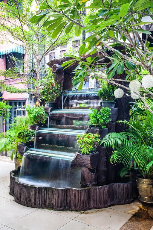 Sodsai Garden Aparthotel Bangkok Exteriör bild