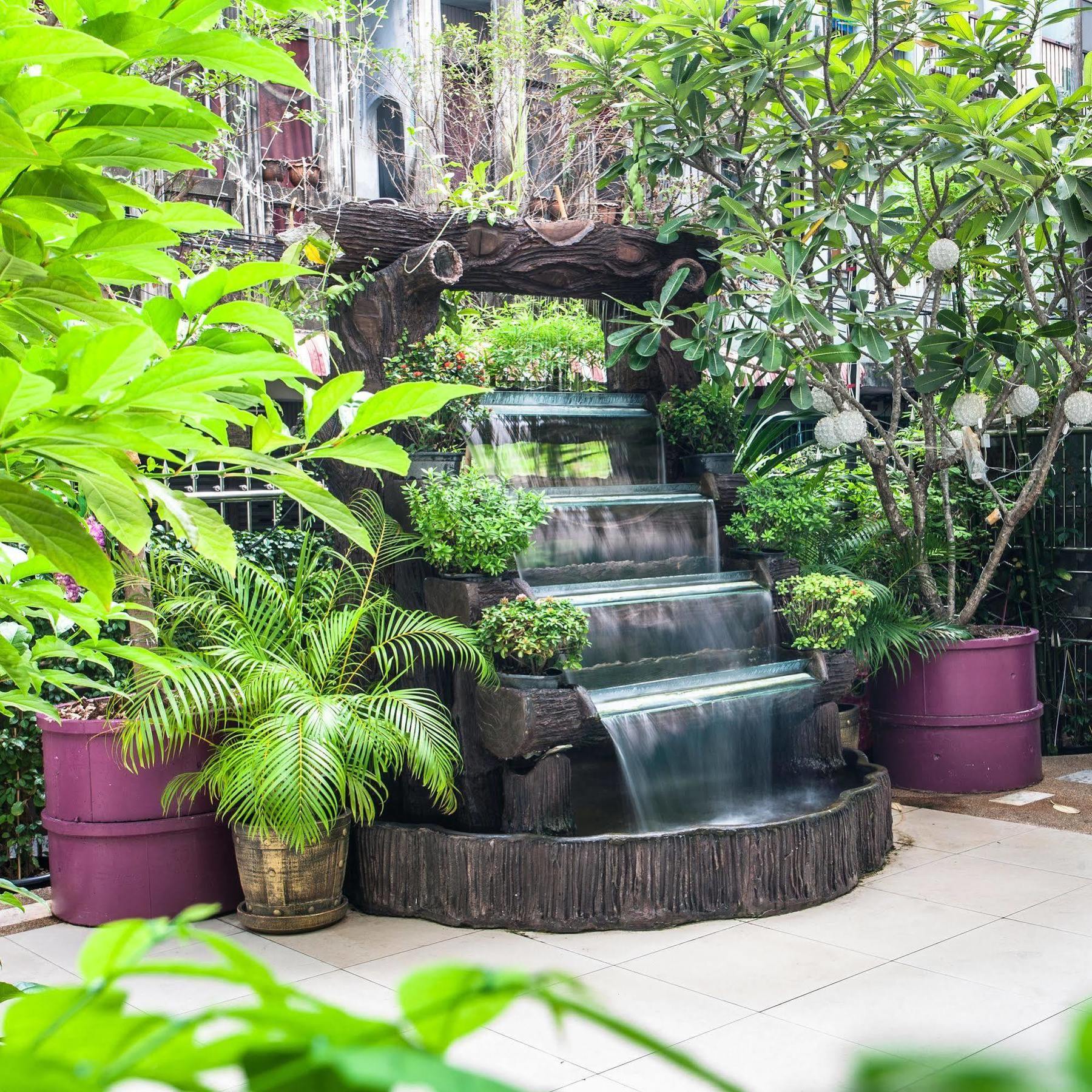 Sodsai Garden Aparthotel Bangkok Exteriör bild