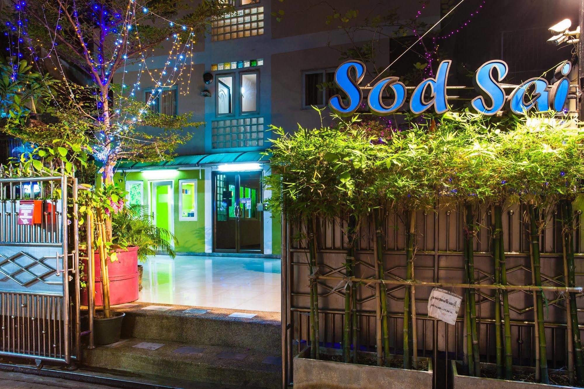 Sodsai Garden Aparthotel Bangkok Exteriör bild